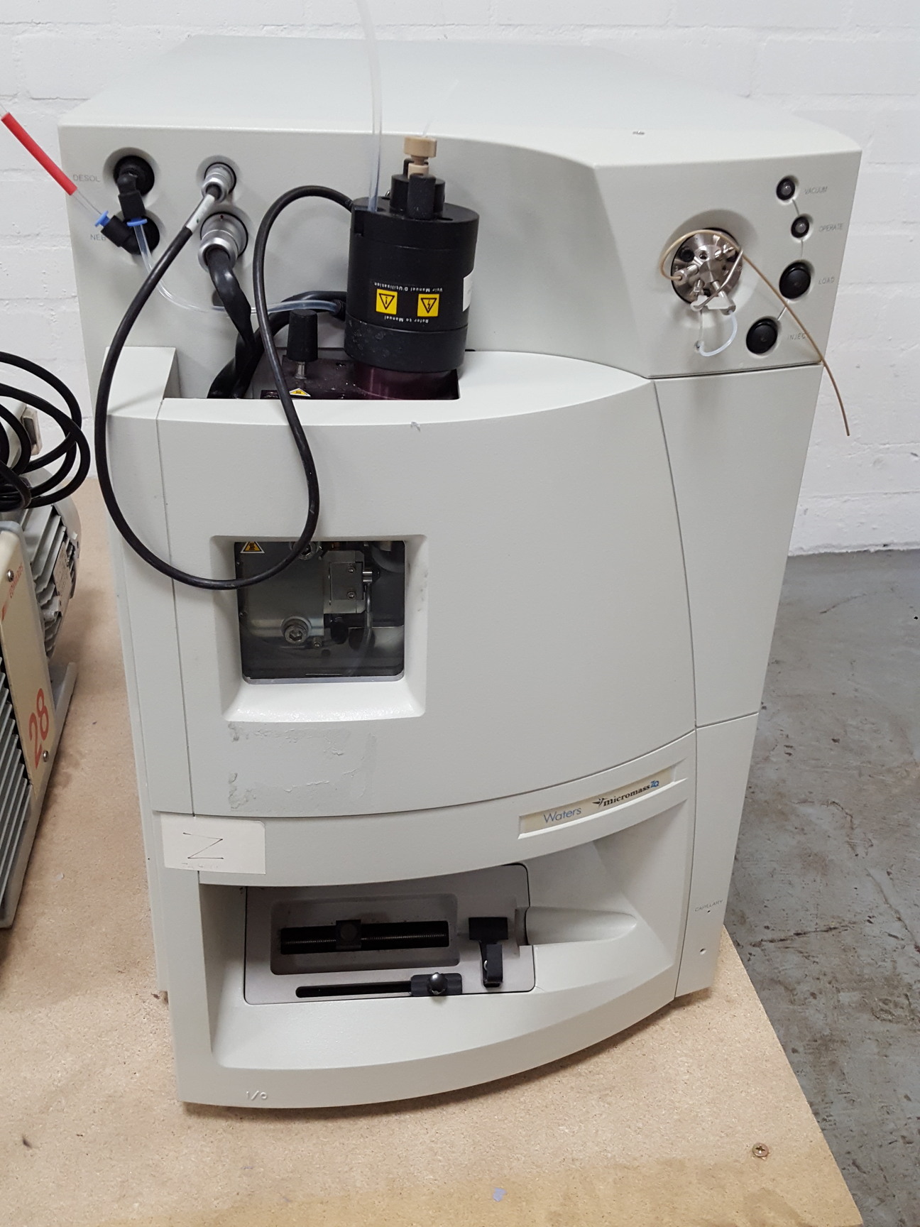 Image of Waters Micromass ZQ Mass Spectrometer + E2M28 Vacuum Pump - Lab, 