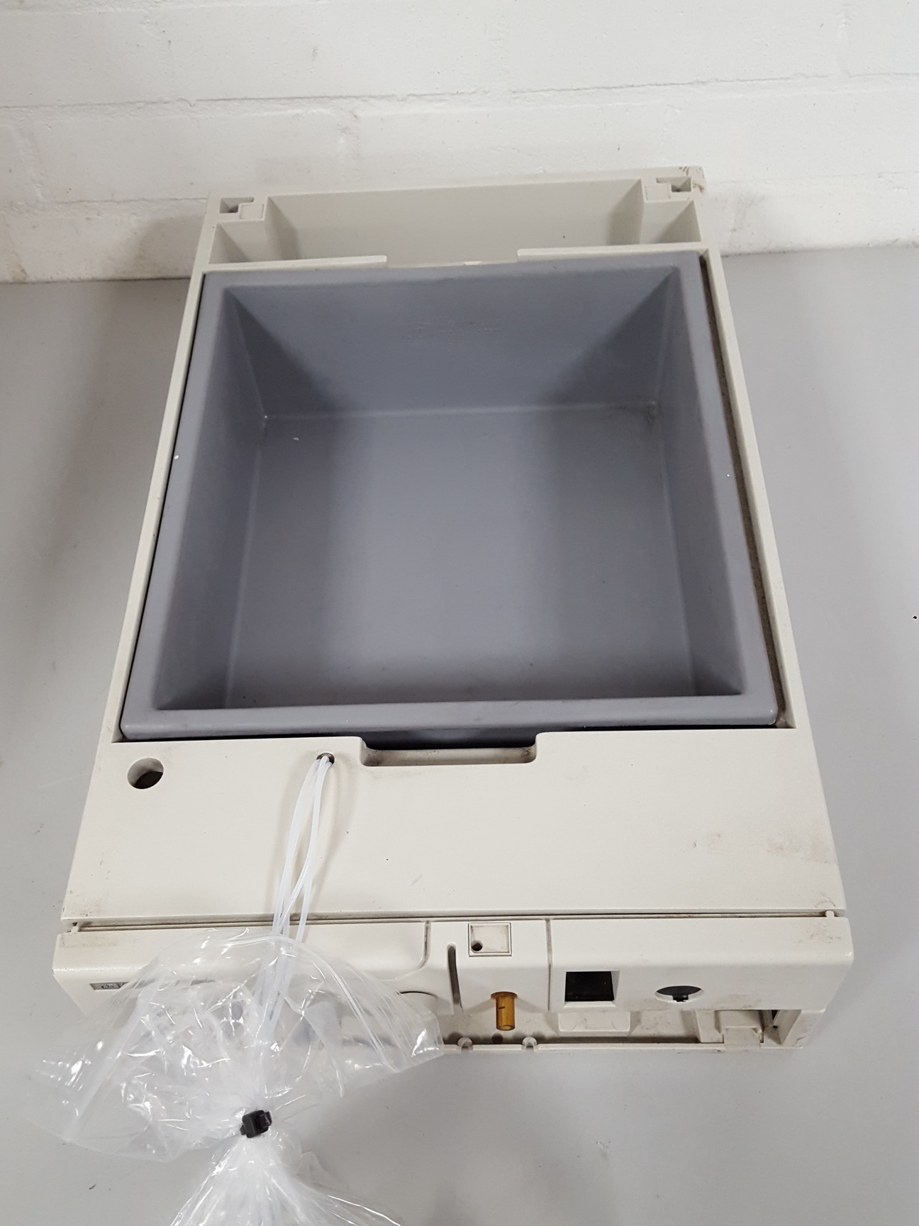 Image of Agilent / HP 1050 LC-UV HPLC System + PC & Software + Spare Deuterium Lamp Lab