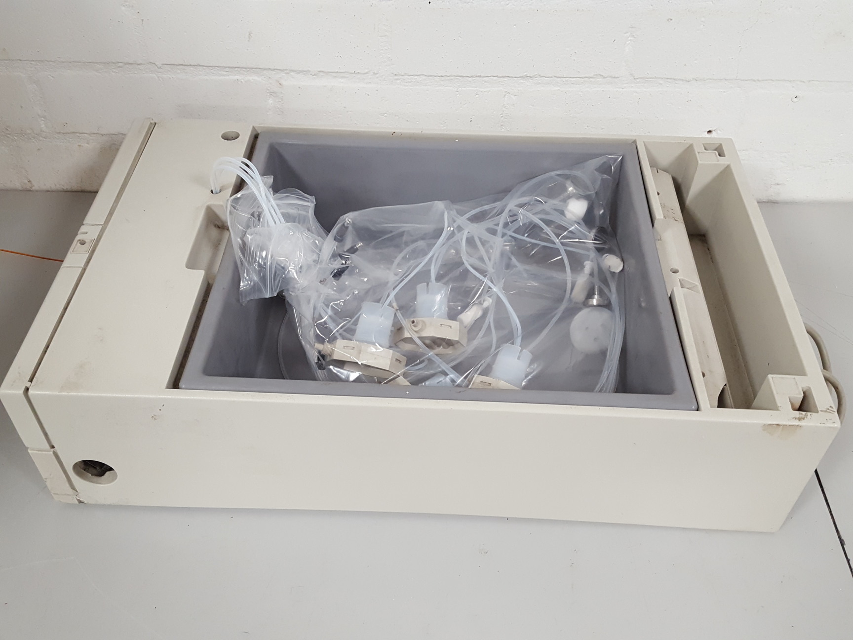 Image of Agilent / HP 1050 LC-UV HPLC System + PC & Software + Spare Deuterium Lamp Lab