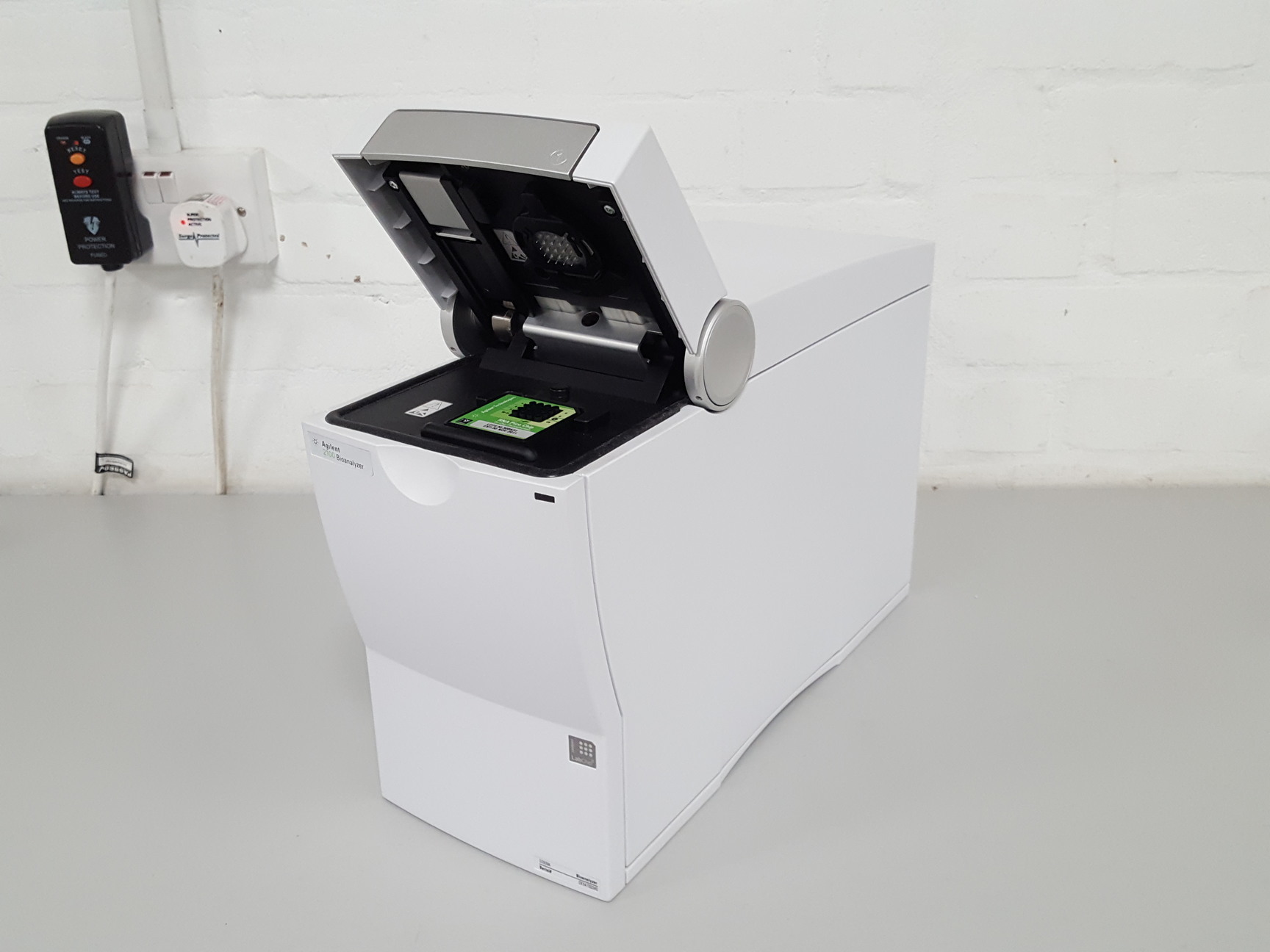 Image of Agilent 2100 Bioanalyzer System Automated Electrophoresis +RNA Pico Chip Lab 