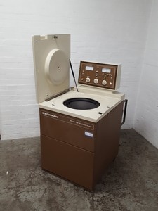 Thumbnail image of Beckman J2-21 High Speed Refrigerated Centrifuge + JA-20 Rotor Lab 