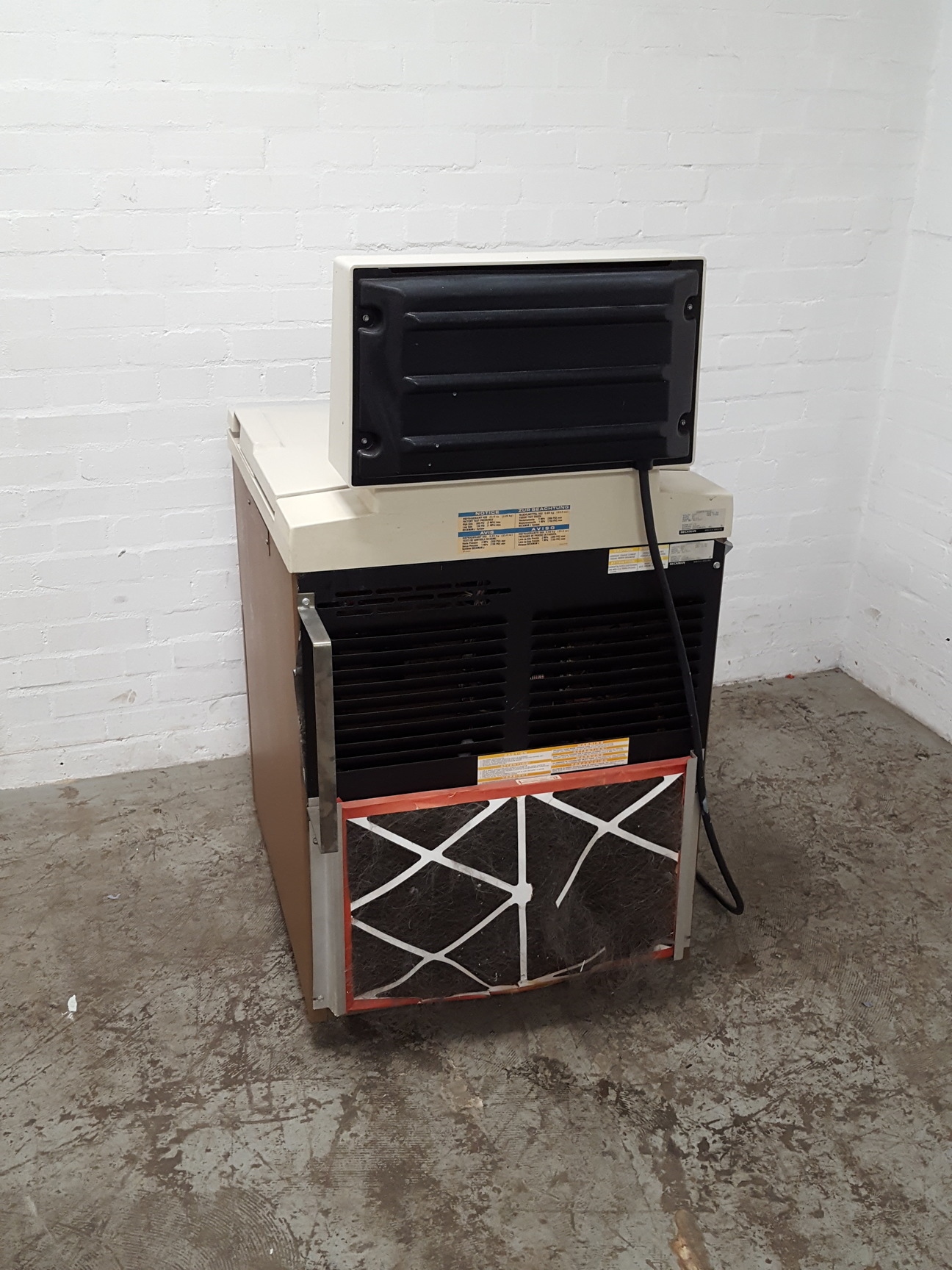 Image of Beckman J2-21 High Speed Refrigerated Centrifuge + JA-20 Rotor Lab 