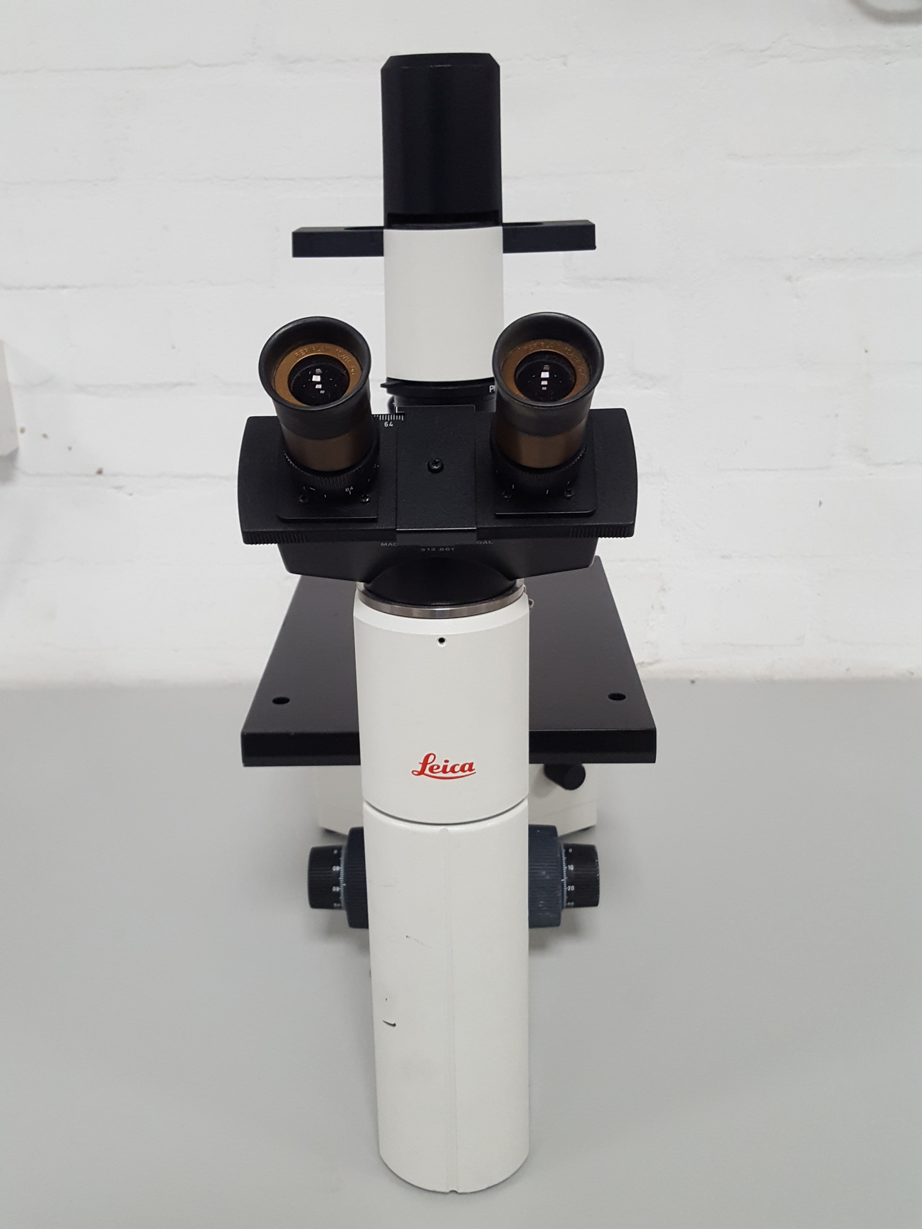 Leica DM IL LED Tissue Culture Microscope + 3 Objectives 10x/0.20 Phaco