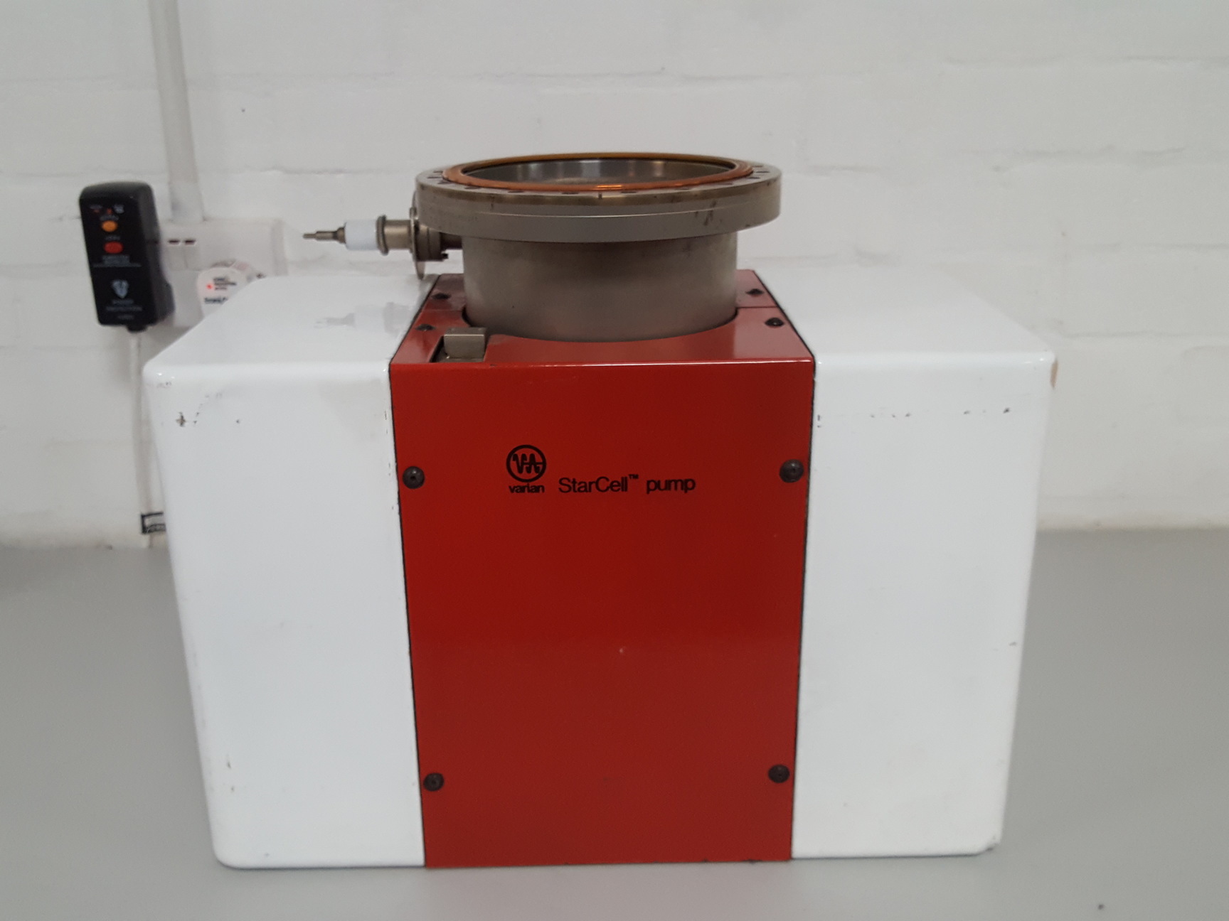 Image of Varian StarCell UHV Vacuum Ion Pump & Power Unit 929-0172 / Controller Lab