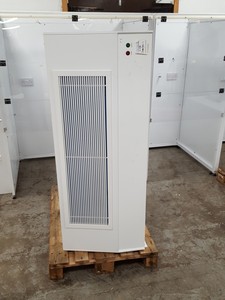 Thumbnail image of Large Vertical Laminar Flow System / Clean Room 3-Bay Lab