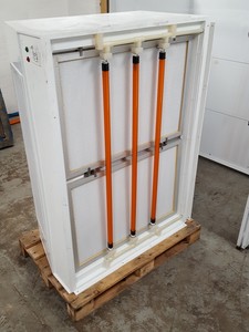 Thumbnail image of Large Vertical Laminar Flow System / Clean Room 3-Bay Lab