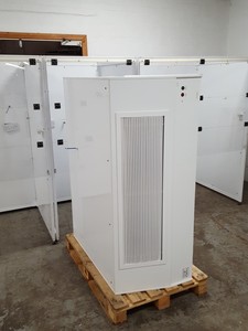 Thumbnail image of Large Vertical Laminar Flow System / Clean Room 3-Bay Lab