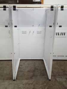 Thumbnail image of Large Vertical Laminar Flow System / Clean Room 3-Bay Lab