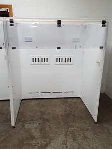 Thumbnail image of Large Vertical Laminar Flow System / Clean Room 3-Bay Lab