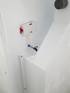 Thumbnail image of Large Vertical Laminar Flow System / Clean Room 3-Bay Lab