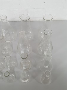 Thumbnail image of 24 x Lab Glassware Conical and Buchner Flask Inc Pyrex Glass