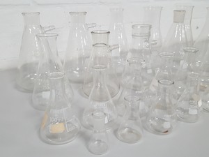 Thumbnail image of 24 x Lab Glassware Conical and Buchner Flask Inc Pyrex Glass