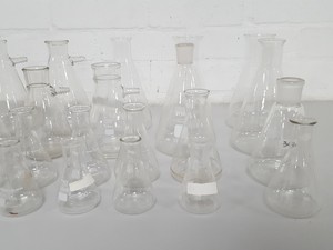 Thumbnail image of 24 x Lab Glassware Conical and Buchner Flask Inc Pyrex Glass