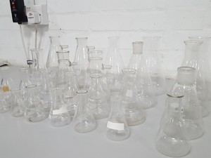 Thumbnail image of 24 x Lab Glassware Conical and Buchner Flask Inc Pyrex Glass