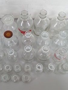 Thumbnail image of 37 x Flat Bottomed Lab Glass Flasks Jointed + Stoppers 