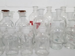 Thumbnail image of 37 x Flat Bottomed Lab Glass Flasks Jointed + Stoppers 