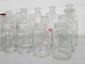 Thumbnail image of 37 x Flat Bottomed Lab Glass Flasks Jointed + Stoppers 
