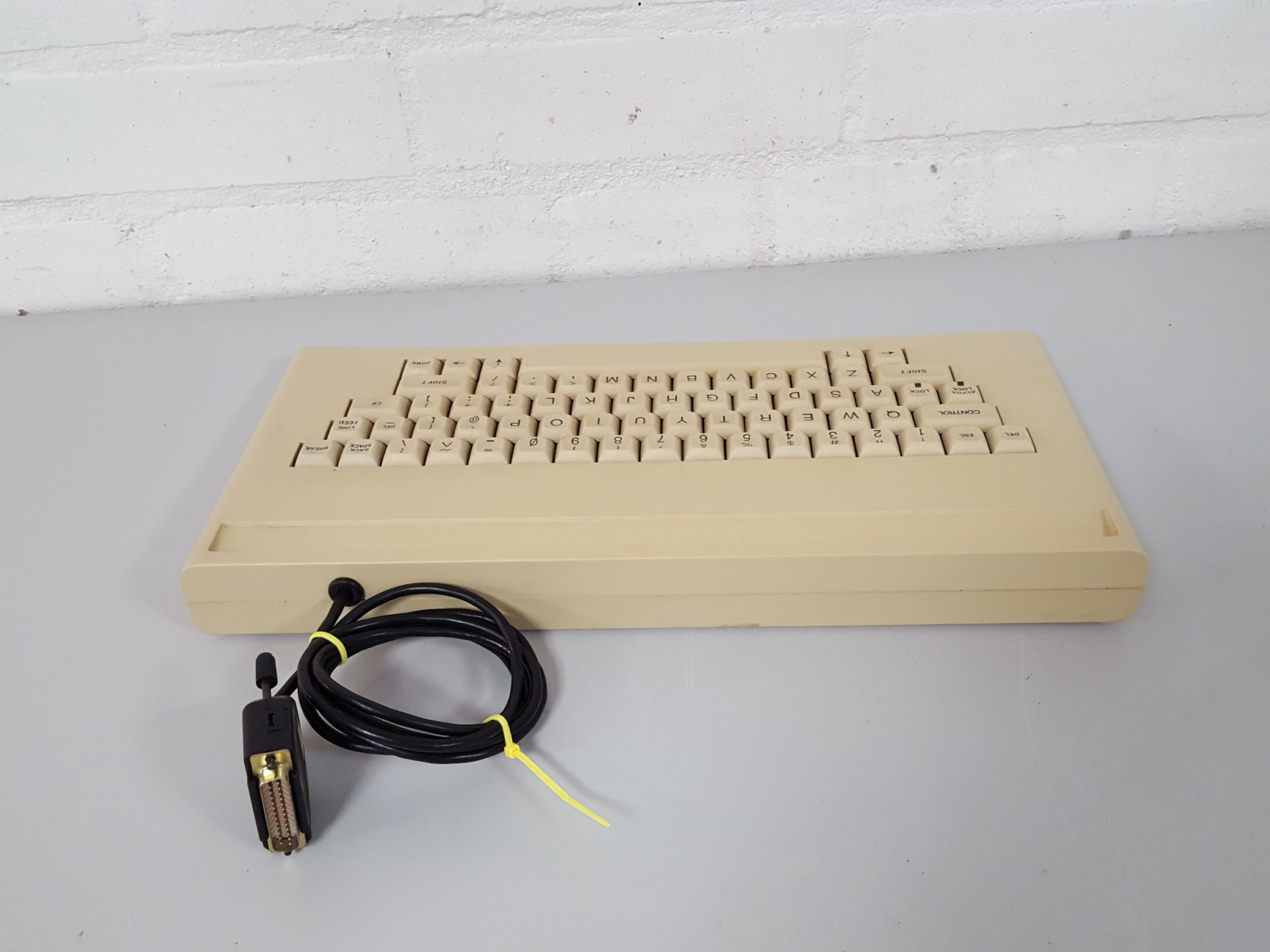 Image of Cherry 680-0486H Vintage Mechanical Keyboard With Tacticle Switches Retro Gaming