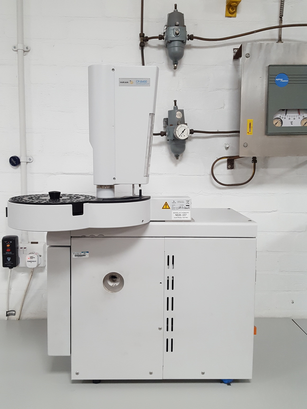 Image of Varian 3900 Gas Chromatograph + Saturn 2100 GC/MS + CP-8400 AS & DS102 Pump Lab