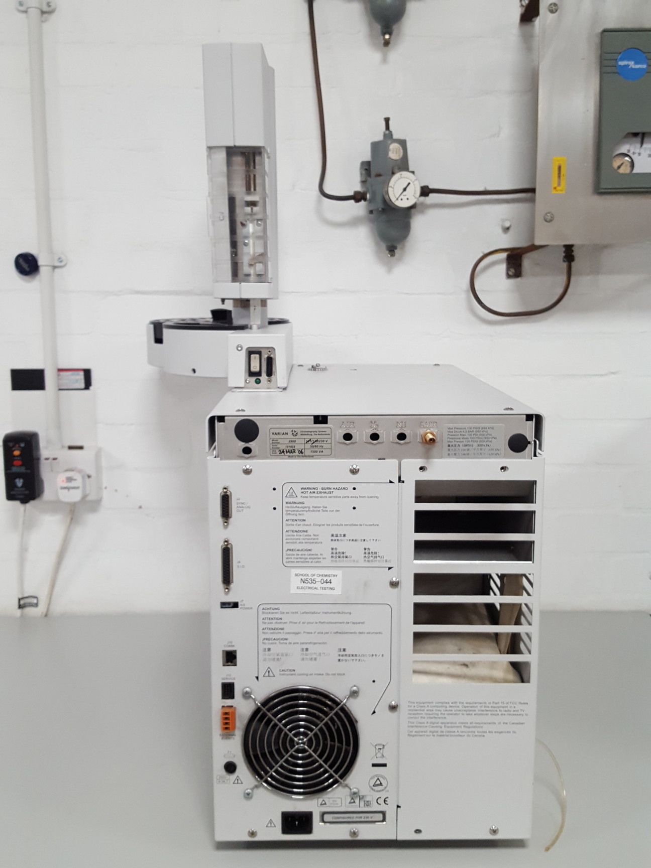 Image of Varian 3900 Gas Chromatograph + Saturn 2100 GC/MS + CP-8400 AS & DS102 Pump Lab
