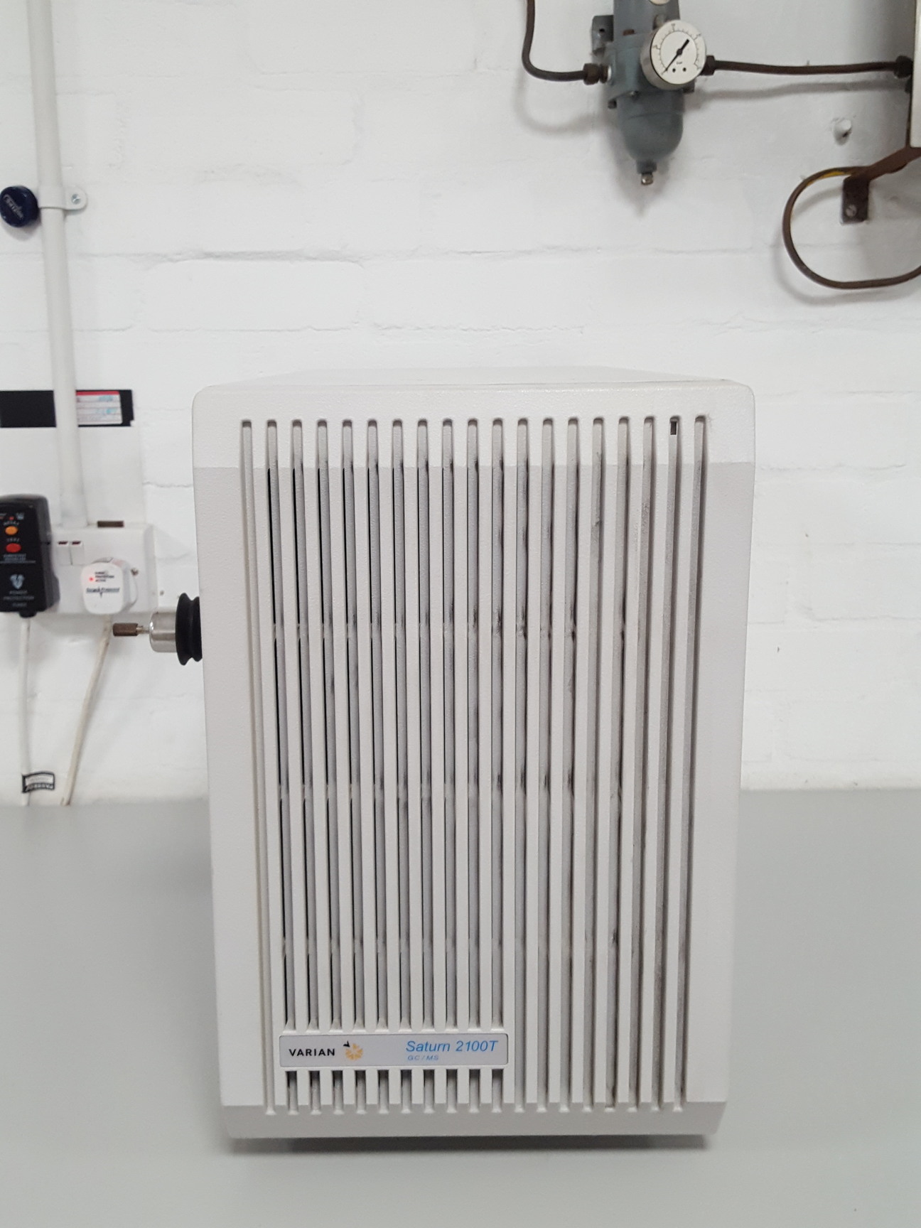 Image of Varian 3900 Gas Chromatograph + Saturn 2100 GC/MS + CP-8400 AS & DS102 Pump Lab