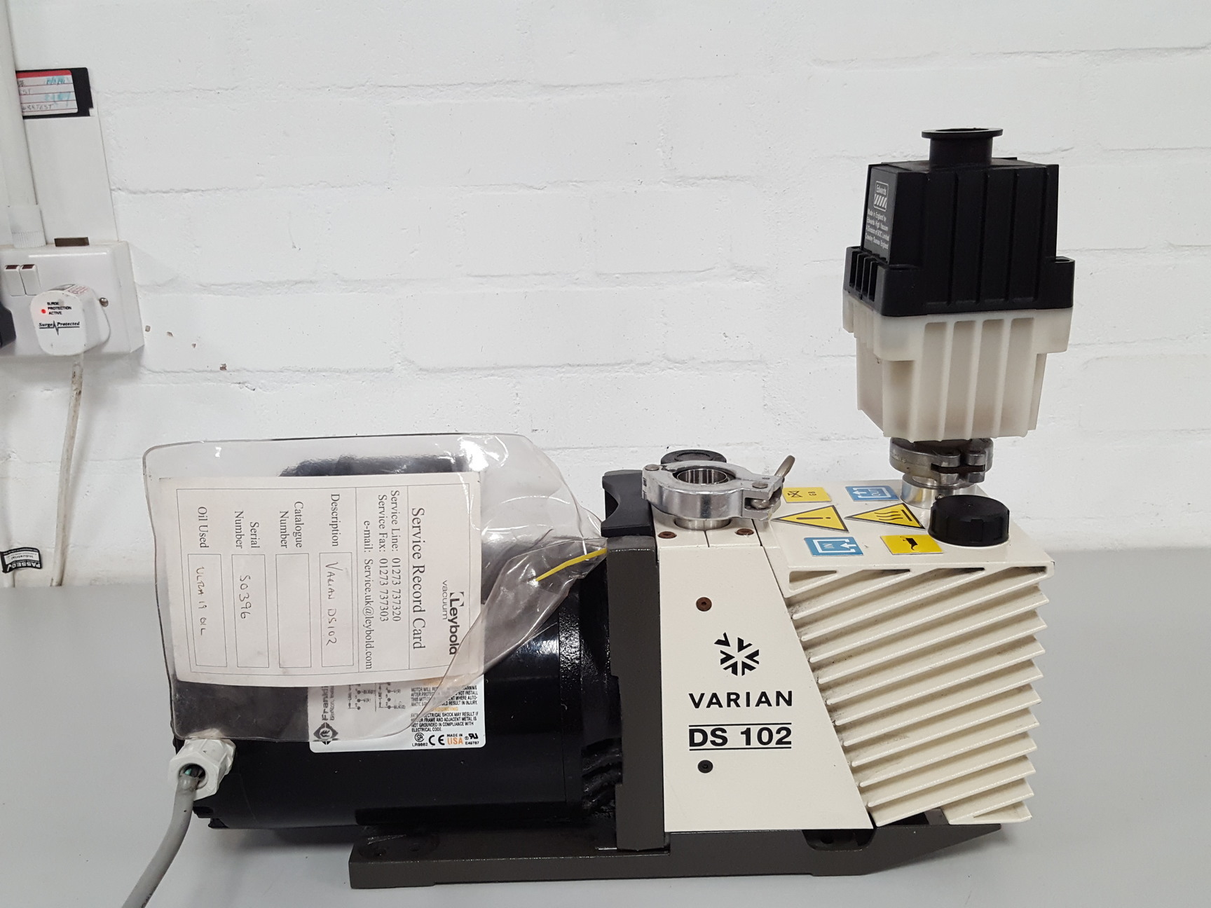 Image of Varian 3900 Gas Chromatograph + Saturn 2100 GC/MS + CP-8400 AS & DS102 Pump Lab