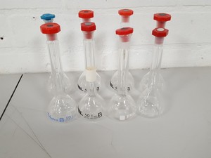 Thumbnail image of 108 x Volumetric Flasks Lab Glassware Glass + Stoppers