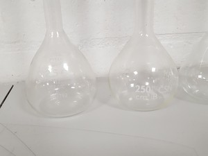 Thumbnail image of 108 x Volumetric Flasks Lab Glassware Glass + Stoppers
