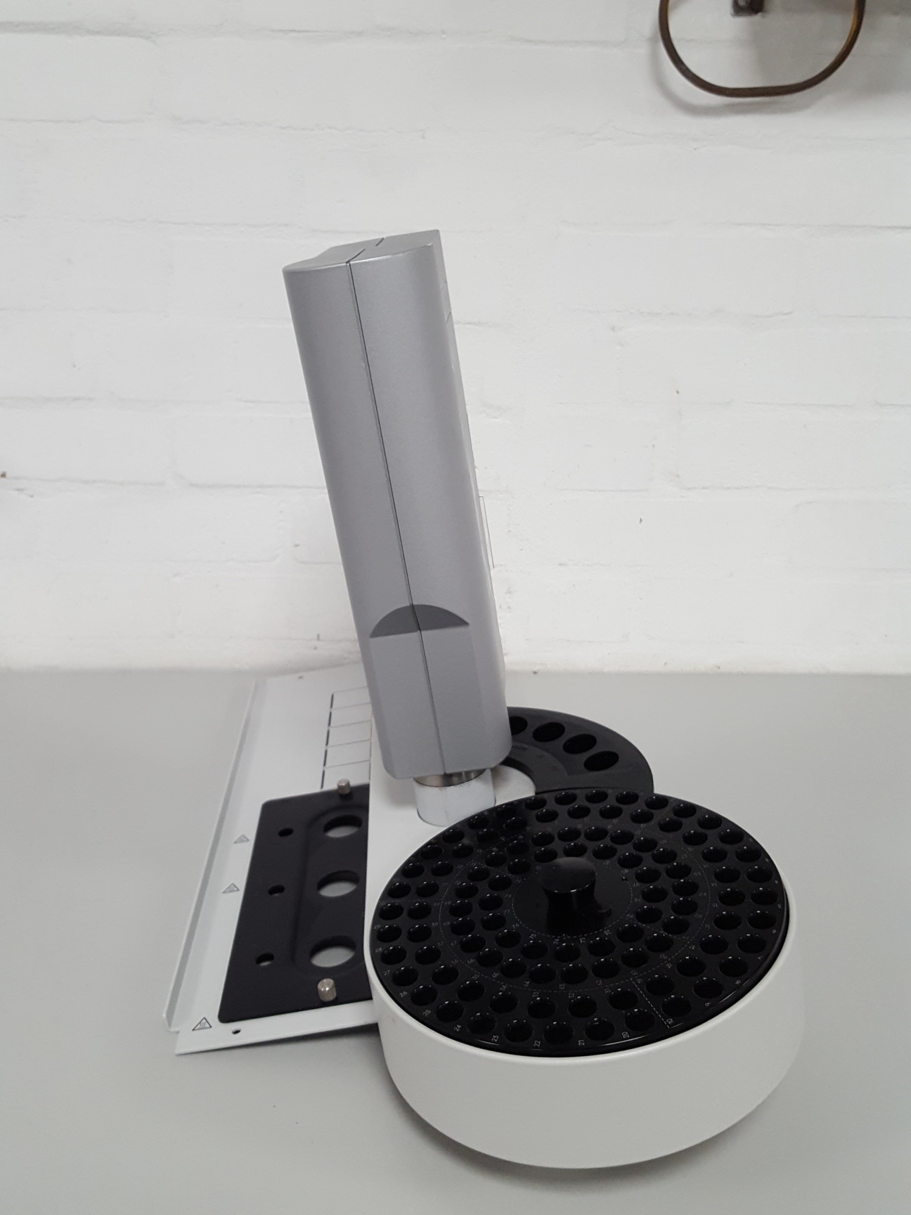 Image of Varian CP-8400 Autosampler / Autoinjector GC With 100 Vial Tray Lab