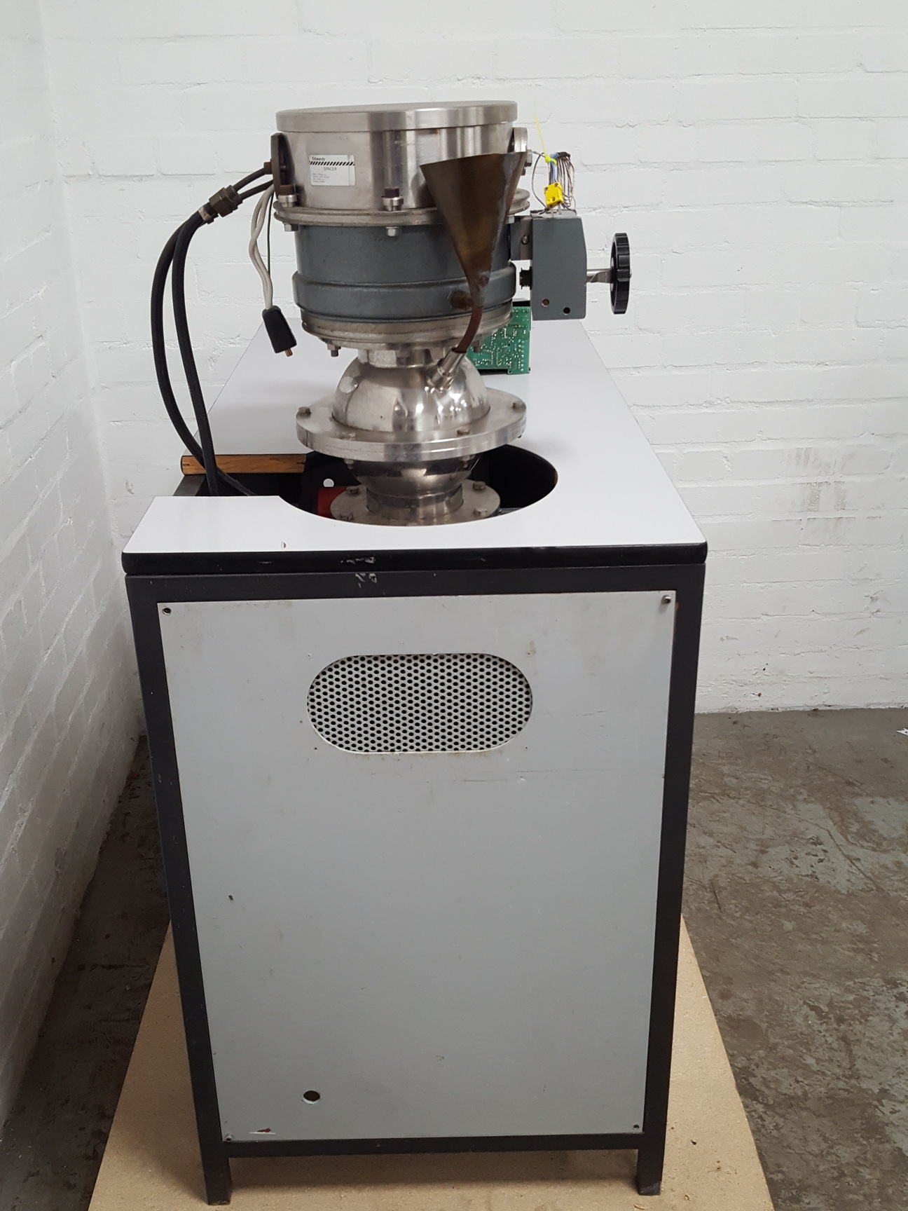 Image of Edwards SpeediVac Diffusion Pump + Cold Baffle, Spacer and UHV Chamber Lab