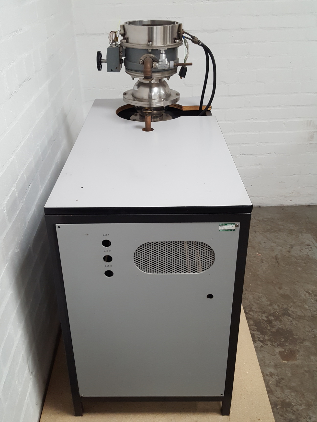 Image of Edwards SpeediVac Diffusion Pump + Cold Baffle, Spacer and UHV Chamber Lab