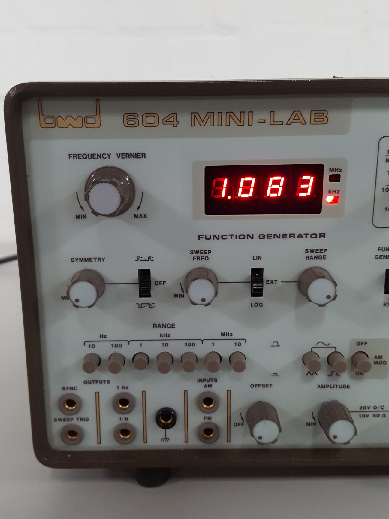 Image of McVan Instruments BWD 604 Mini-Lab Ver 2.  Lab Function Generator