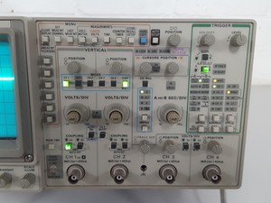 Thumbnail image of Tektronix 2252 100 MHz 4 Channel Analog Lab Oscilloscope + P2220 Tektronix Probe