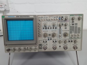 Thumbnail image of Tektronix 2252 100 MHz 4 Channel Analog Lab Oscilloscope + P2220 Tektronix Probe