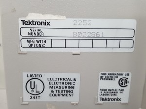 Thumbnail image of Tektronix 2252 100 MHz 4 Channel Analog Lab Oscilloscope + P2220 Tektronix Probe