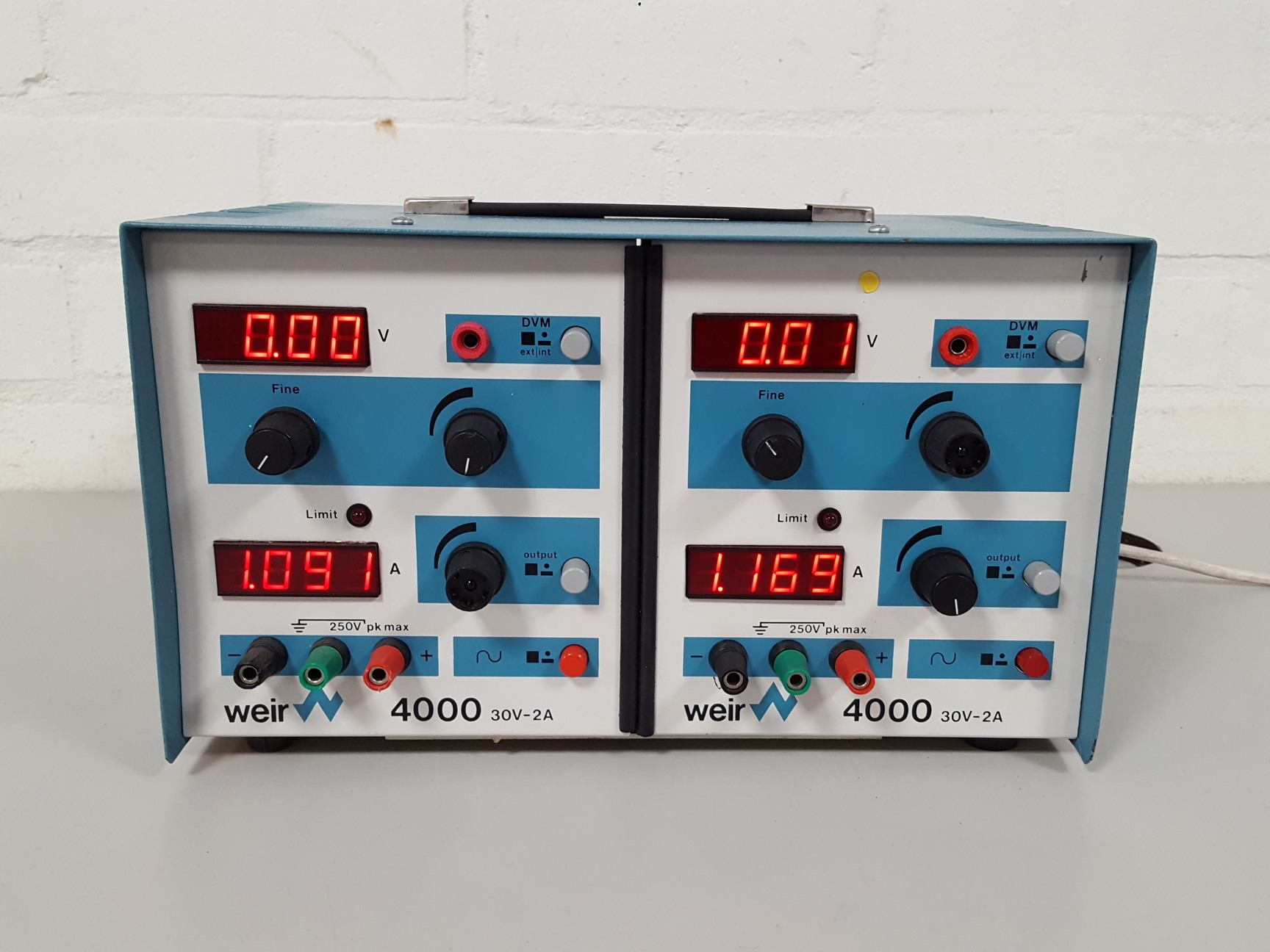 Image of Weir 4000 Dual Adjustable Power Supply 30V-2A Lab