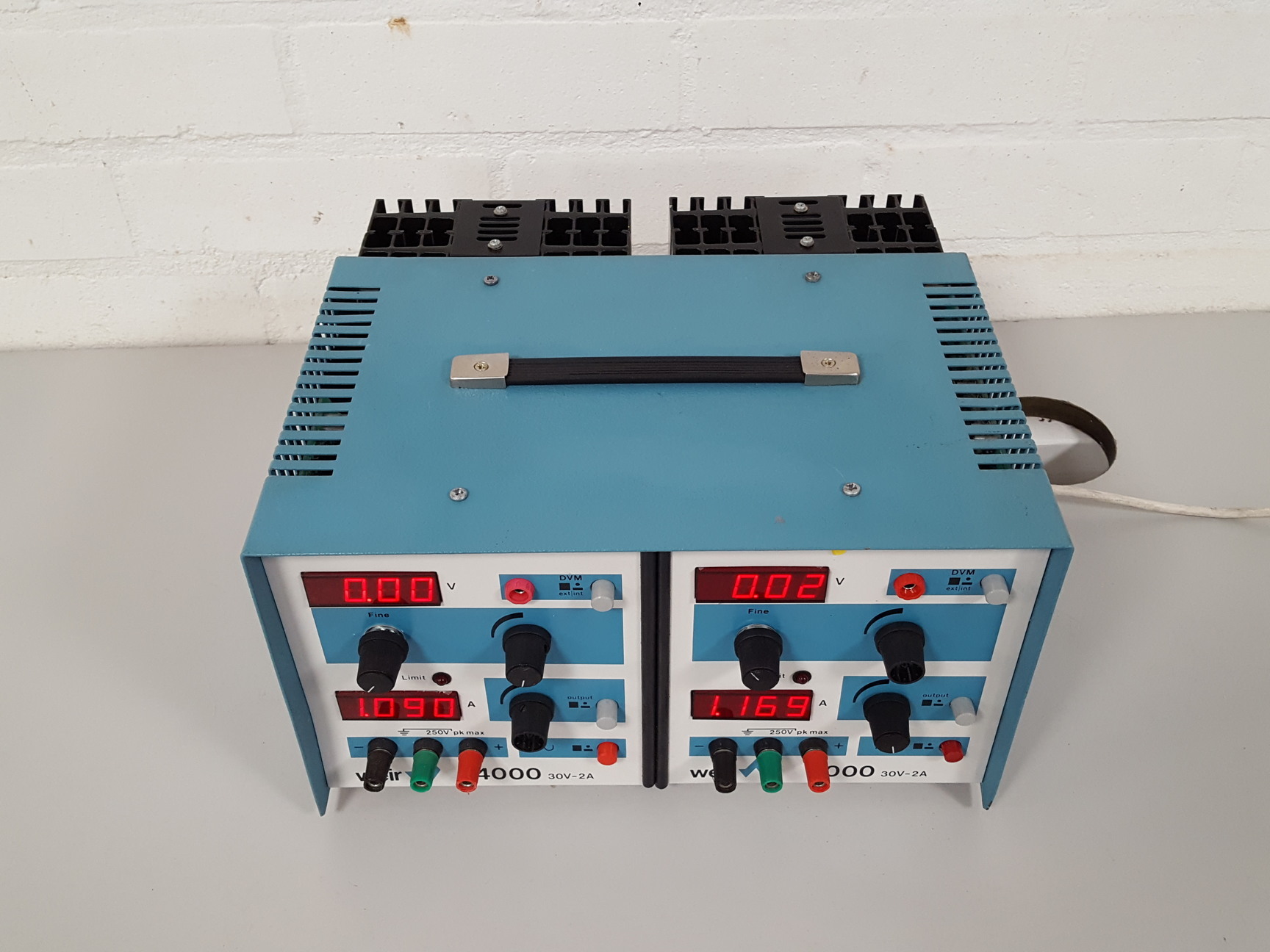 Image of Weir 4000 Dual Adjustable Power Supply 30V-2A Lab