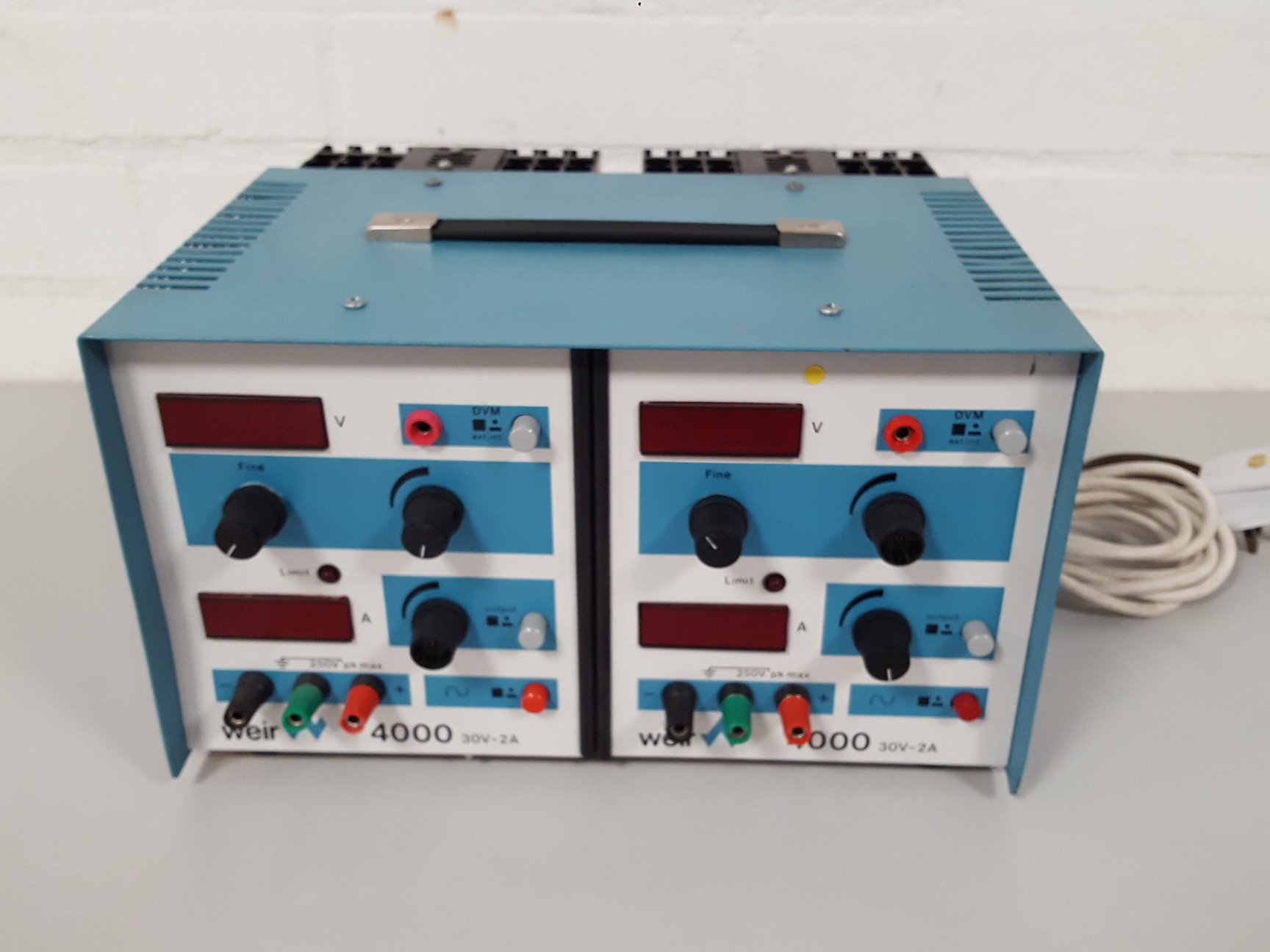 Image of Weir 4000 Dual Adjustable Power Supply 30V-2A Lab