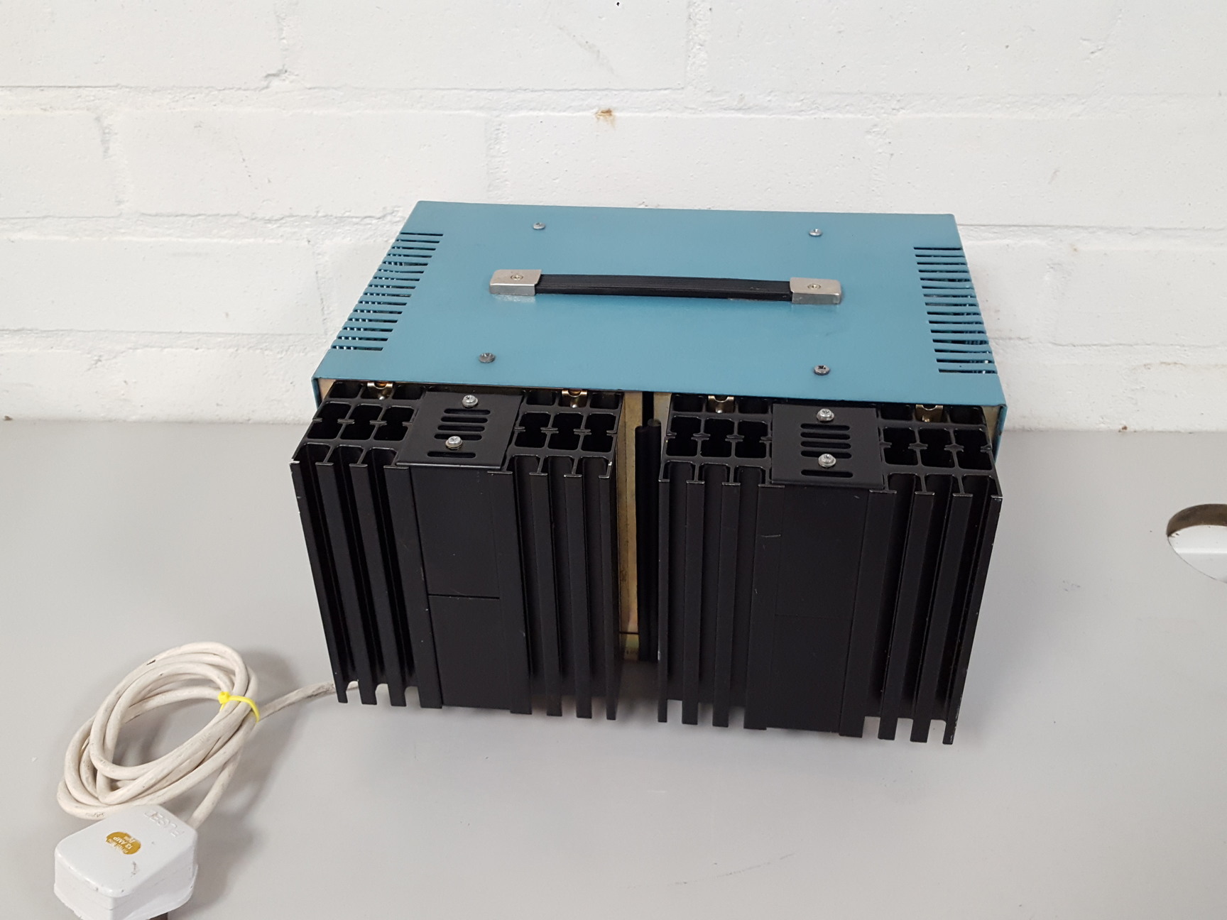 Image of Weir 4000 Dual Adjustable Power Supply 30V-2A Lab