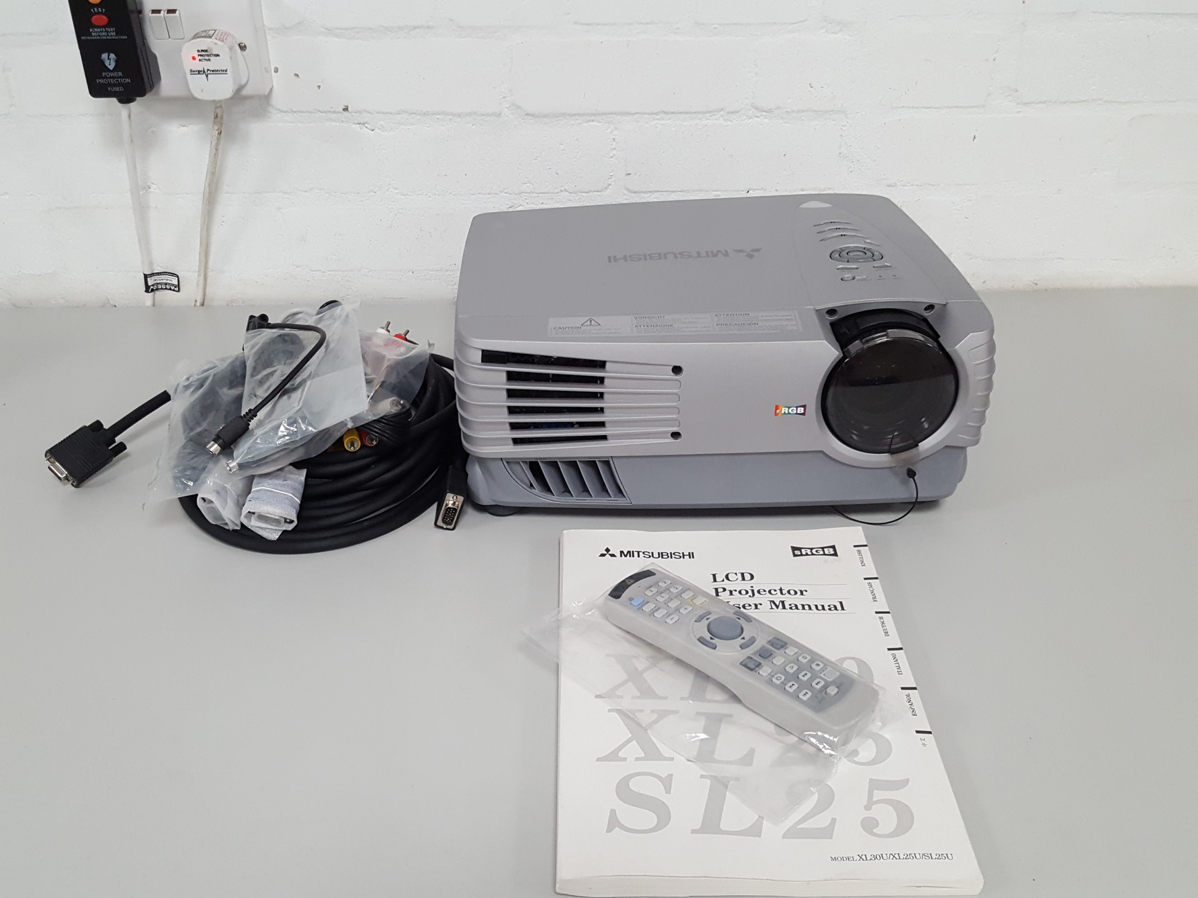 Image of Mitsubishi ColorView XL30U LCD Projector AV + Remote & Cables