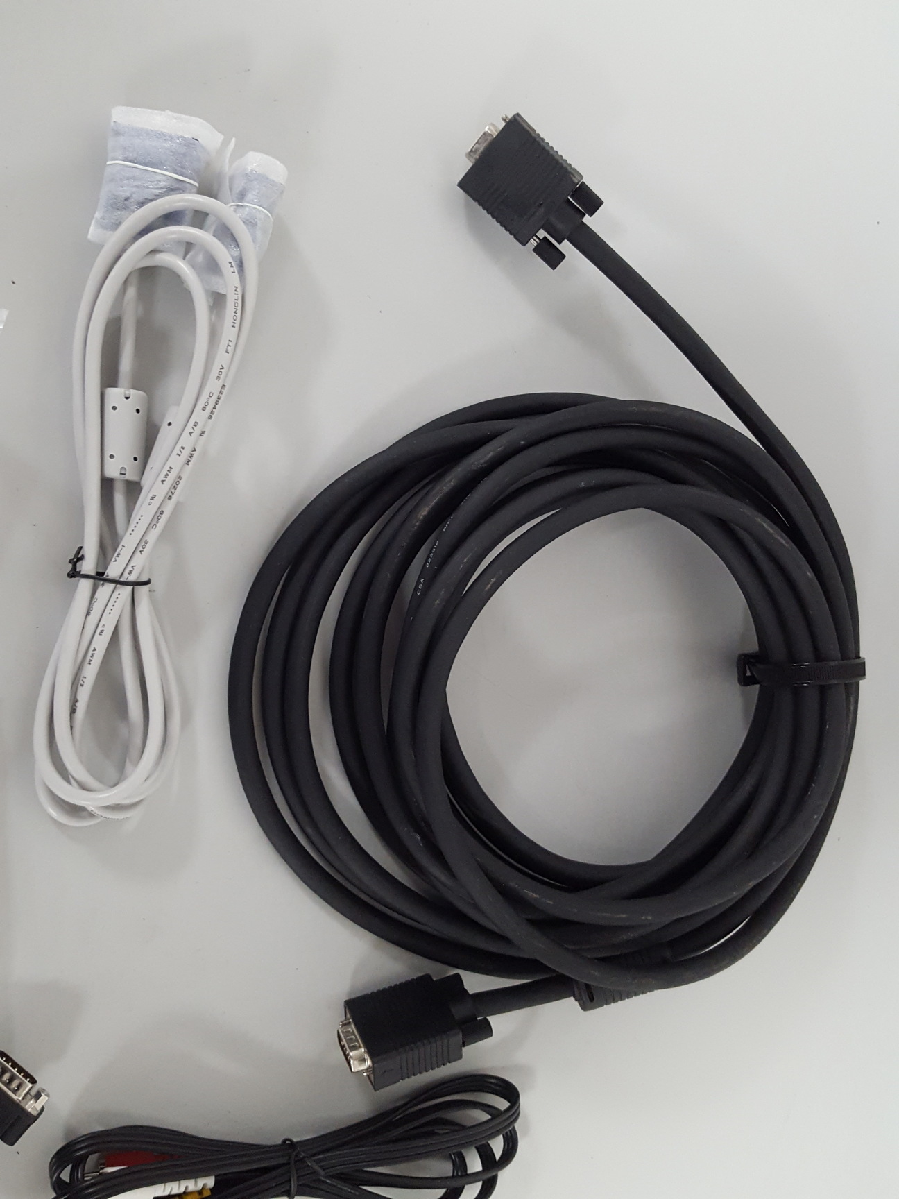Image of Mitsubishi ColorView XL30U LCD Projector AV + Remote & Cables