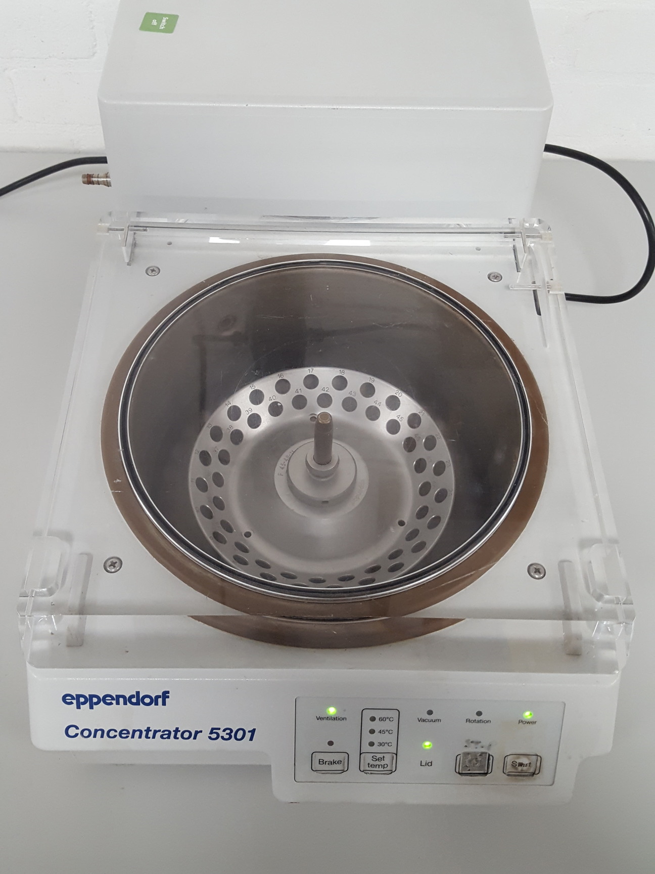 Image of Eppendorf Concentrator 5301 Benchtop Centrifuge Lab