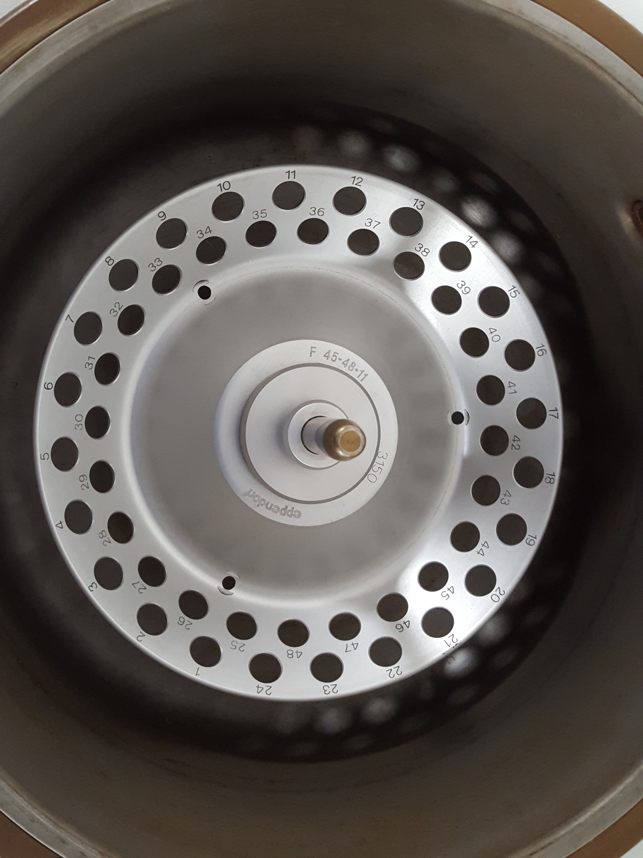 Image of Eppendorf Concentrator 5301 Benchtop Centrifuge Lab