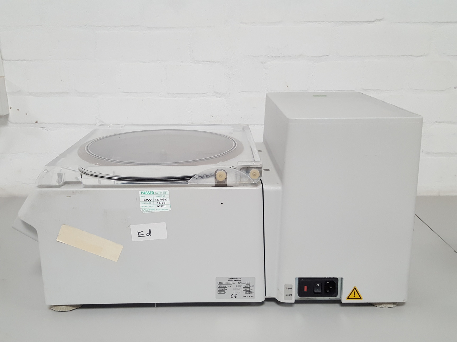 Image of Eppendorf Concentrator 5301 Benchtop Centrifuge Lab