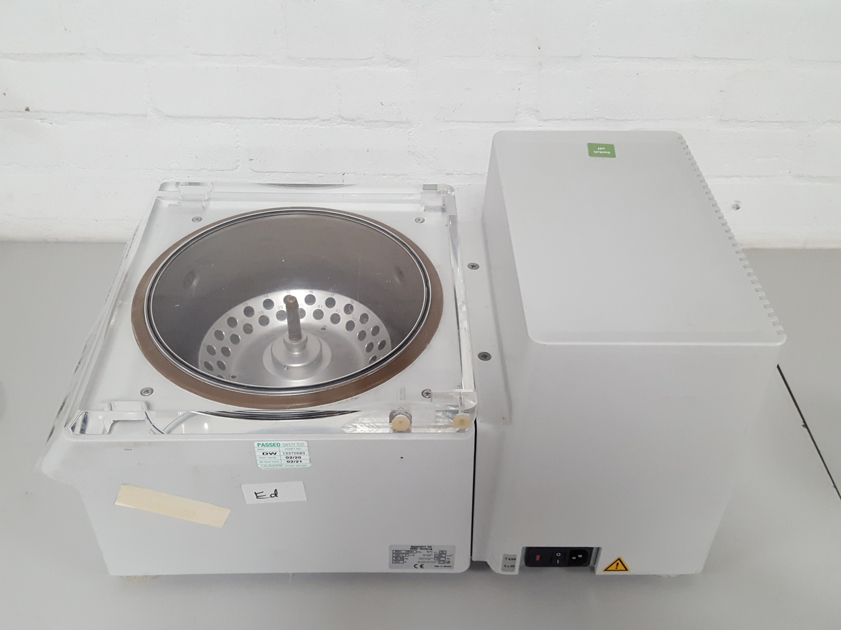 Image of Eppendorf Concentrator 5301 Benchtop Centrifuge Lab