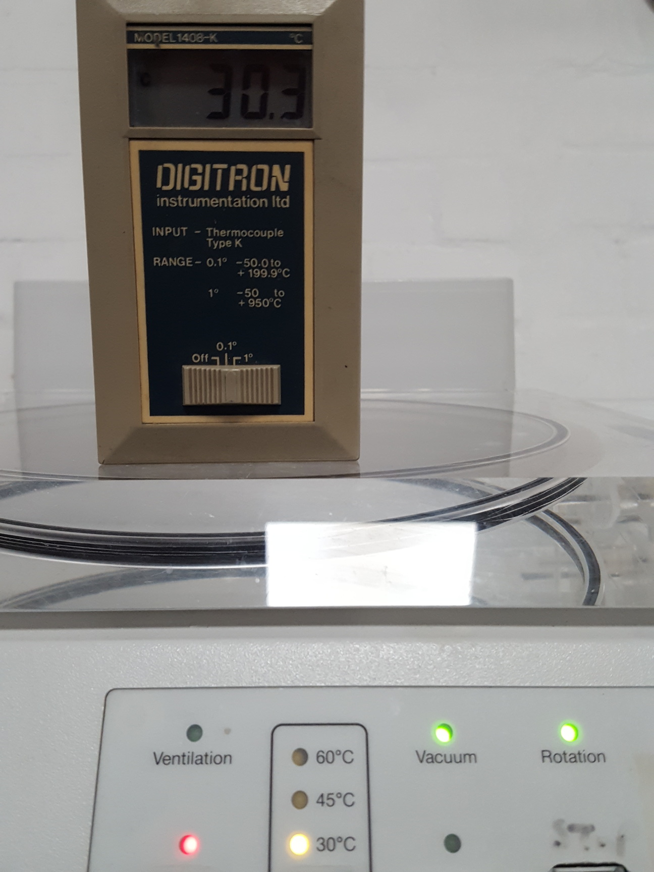 Image of Eppendorf Concentrator 5301 Benchtop Centrifuge Lab