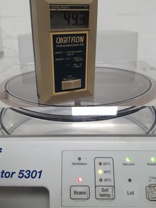 Thumbnail image of Eppendorf Concentrator 5301 Benchtop Centrifuge Lab