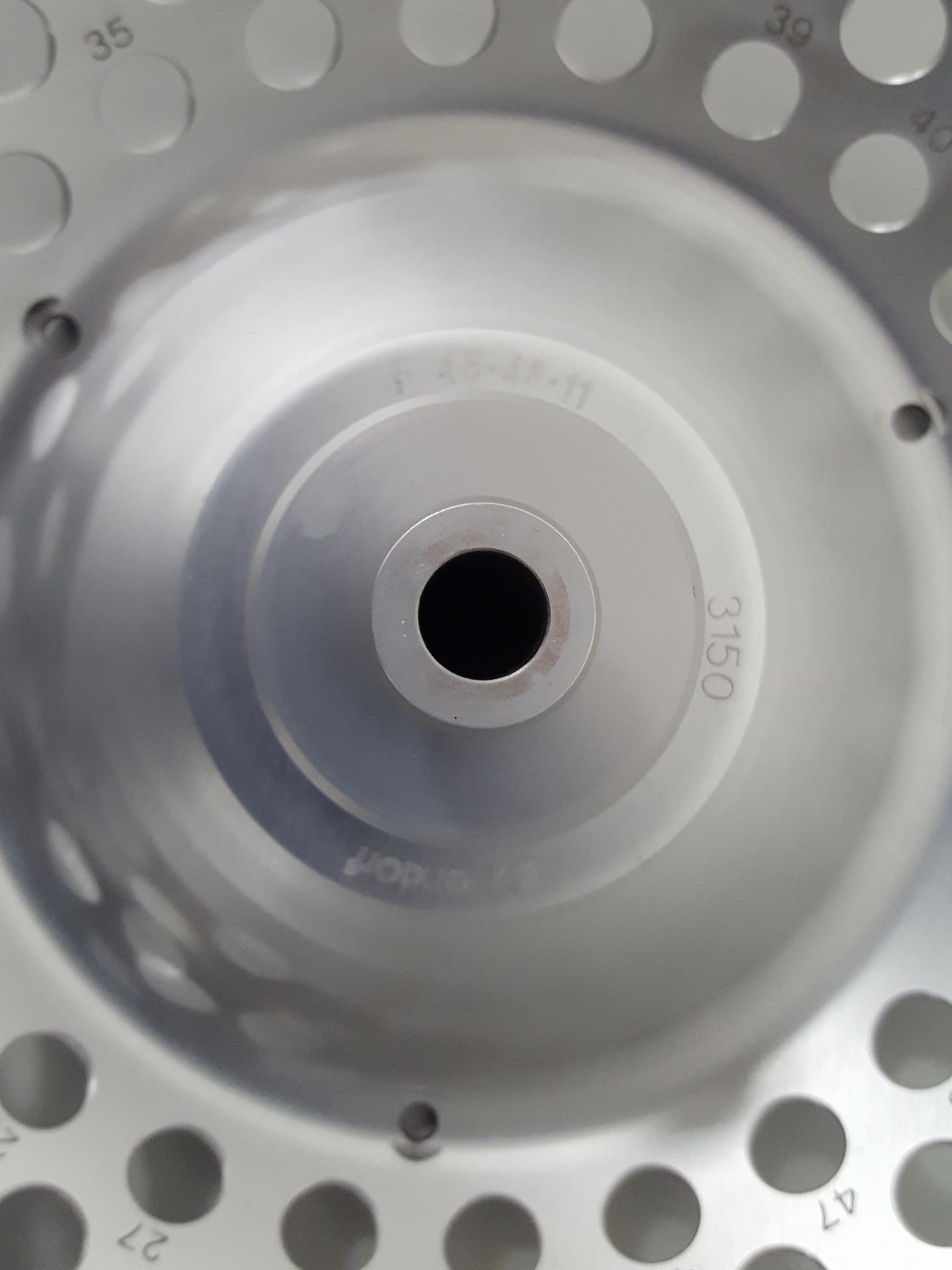 Image of Eppendorf Concentrator 5301 Benchtop Centrifuge Lab