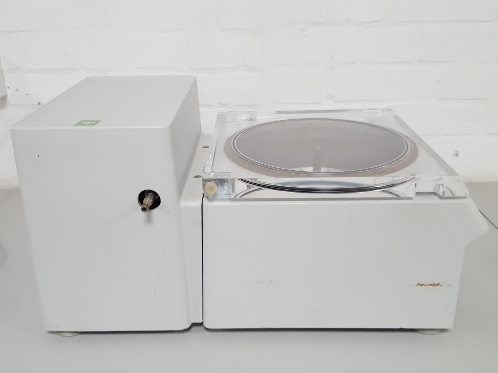 Image of Eppendorf Concentrator 5301 Benchtop Centrifuge Lab