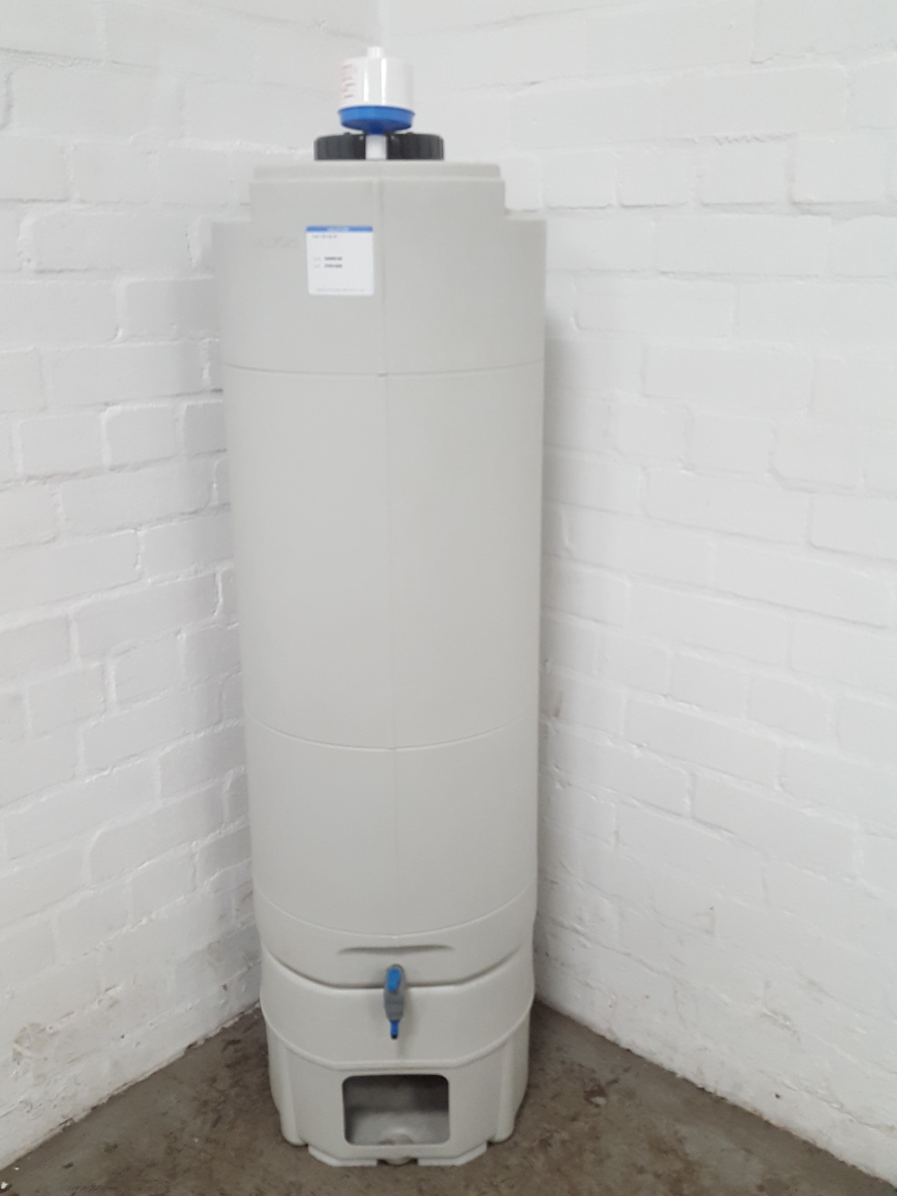 Image of Millipore TANKPE100 100 Litre Polyethylene Water Purifier Tank Lab